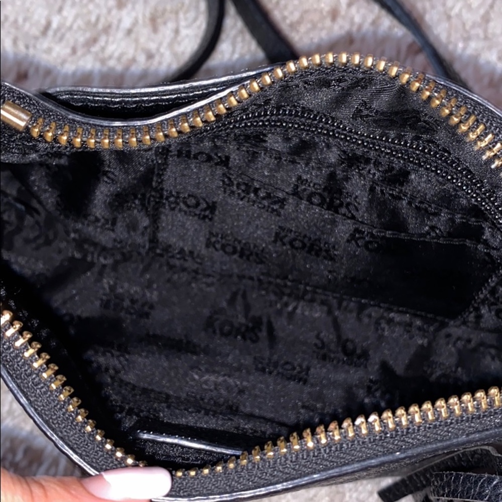 MICHAEL KORS CROSSBODY BAG WITH TASSEL DETAIL - Picture 5 of 5